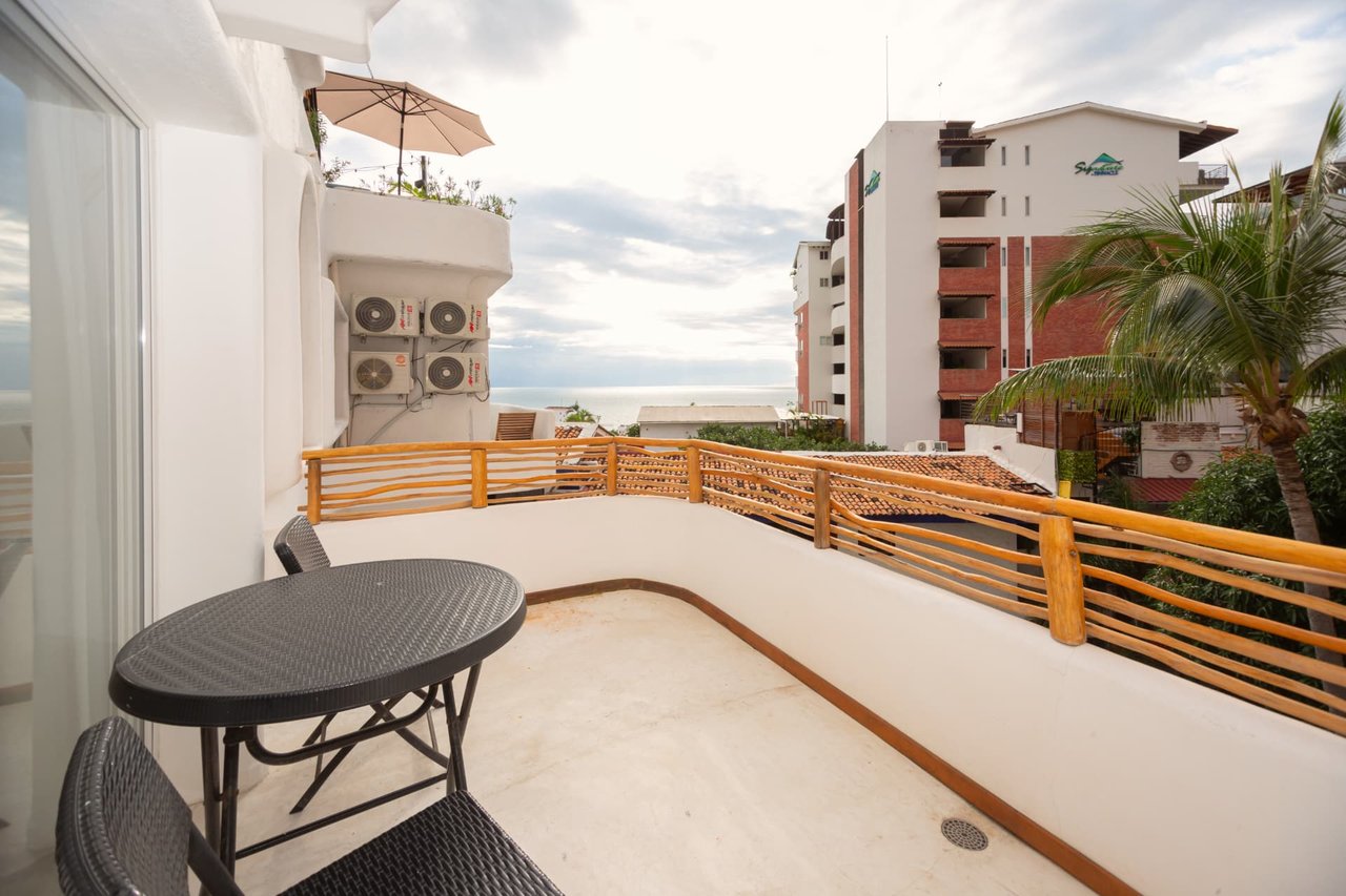 Balcony of Premium King room 305 with table and ocean view