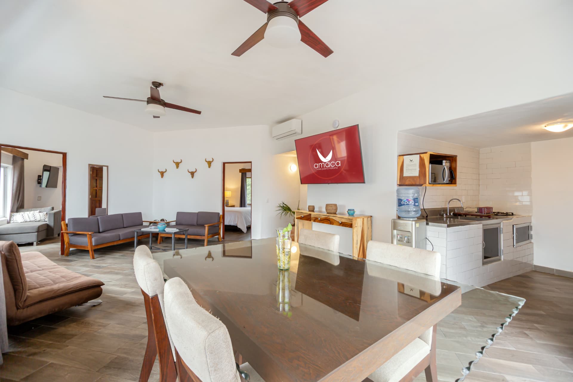 Sala, comedor y cocineta del Penthouse de Amaca