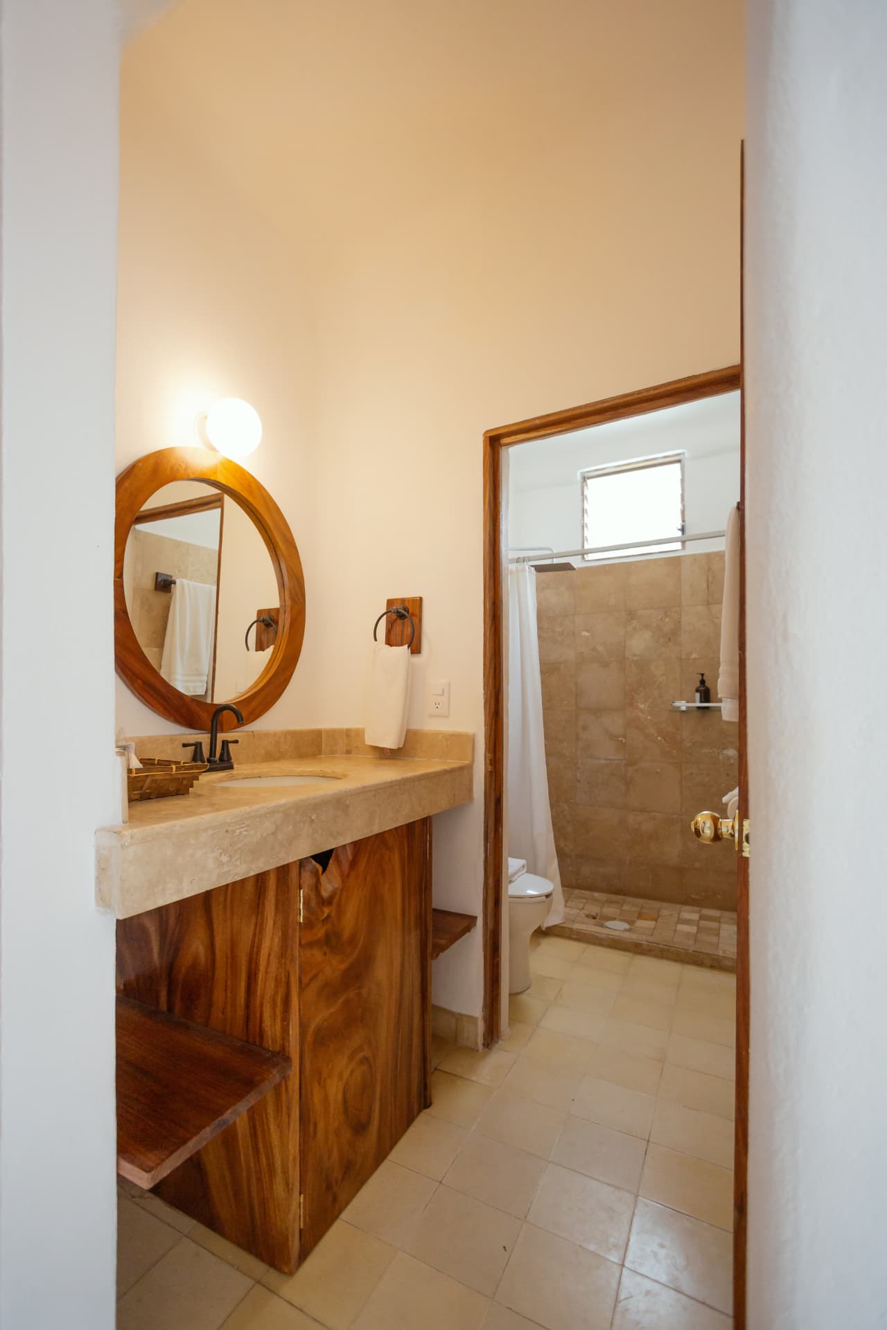 Private bathroom of the Deluxe Ocean View seen from the entrance