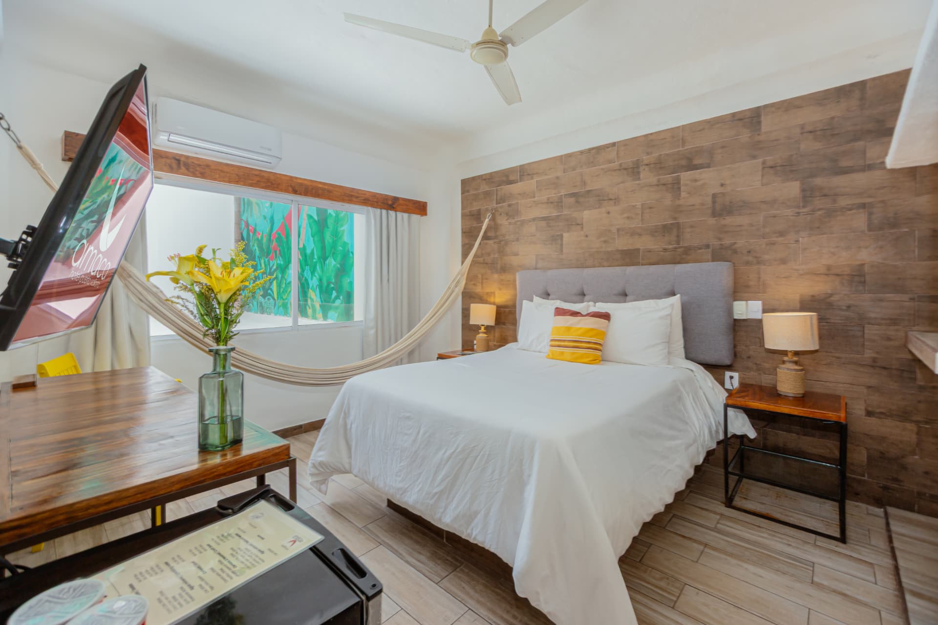 Habitación 101 con cama Queen, hamaca y escritorio