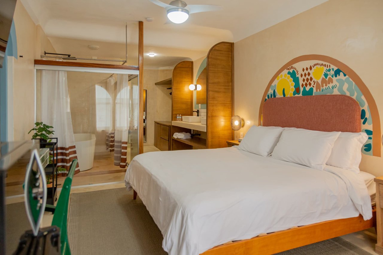 Main King bedroom of Amaca Residence with tub and en suite bathroom