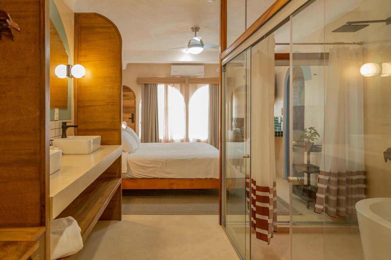En suite bathroom with tub in the main bedroom of Amaca Residence