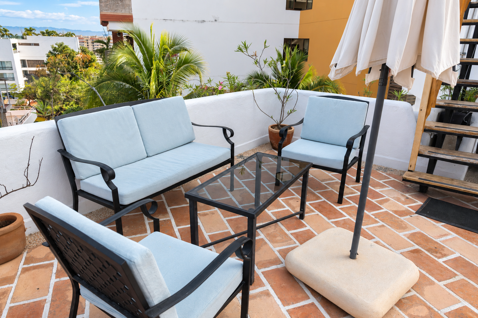Sala al aire libre en la terraza del rooftop de Amaca