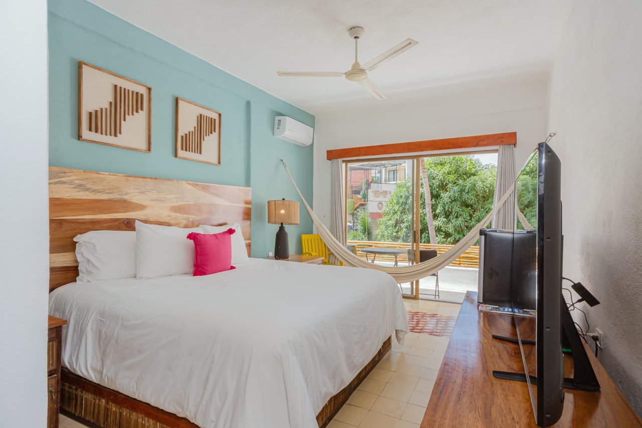 Room 205 with Queen bed, hammock and balcony access